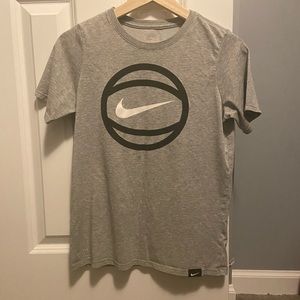Nike basketball t-shirt